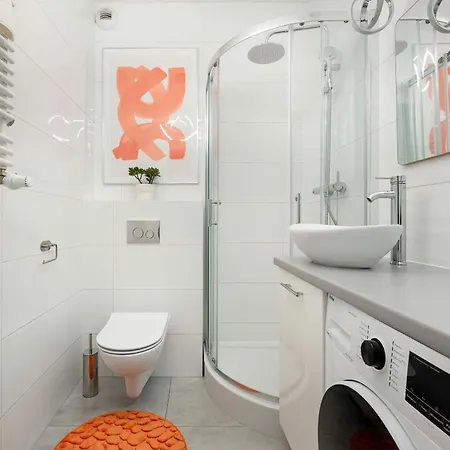 شقة Stylish With Underground Parking And A Perfect Location By Renters فروتسواف